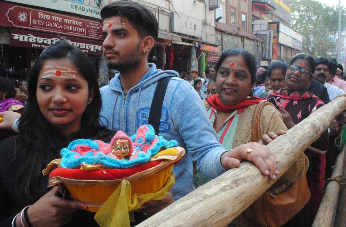 Kumbh devotee Kashi Vishwanath reached after Mauni Amavasya