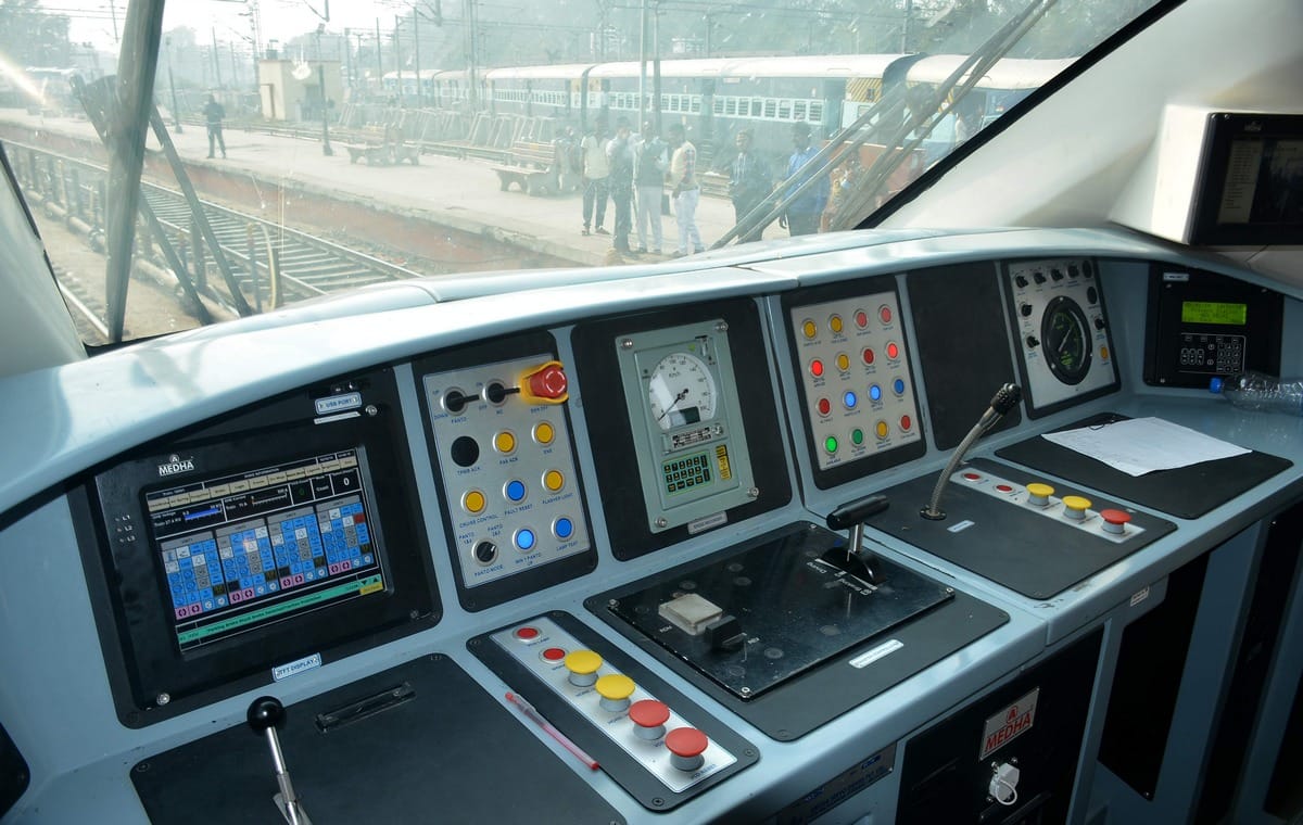 vande bharat express: two famous restaurants will supply food in vande bharat express