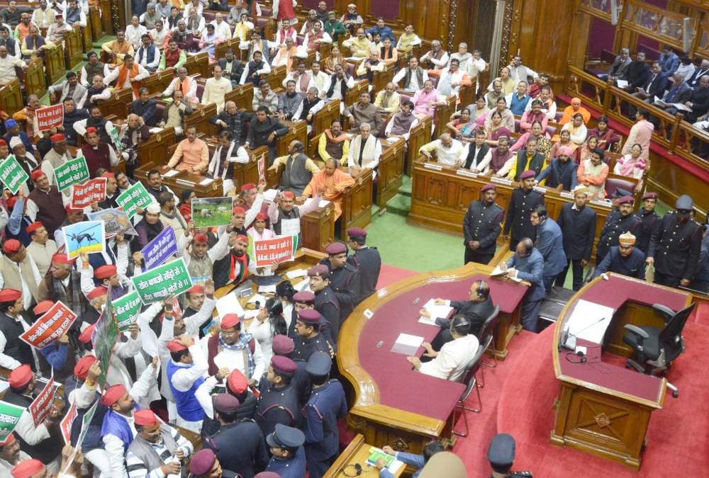 samajwadi party raised fake encounter in vidhan sabha.
