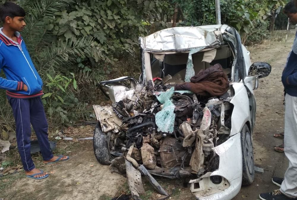 car and roadways bus collide 4 died in ayodhya