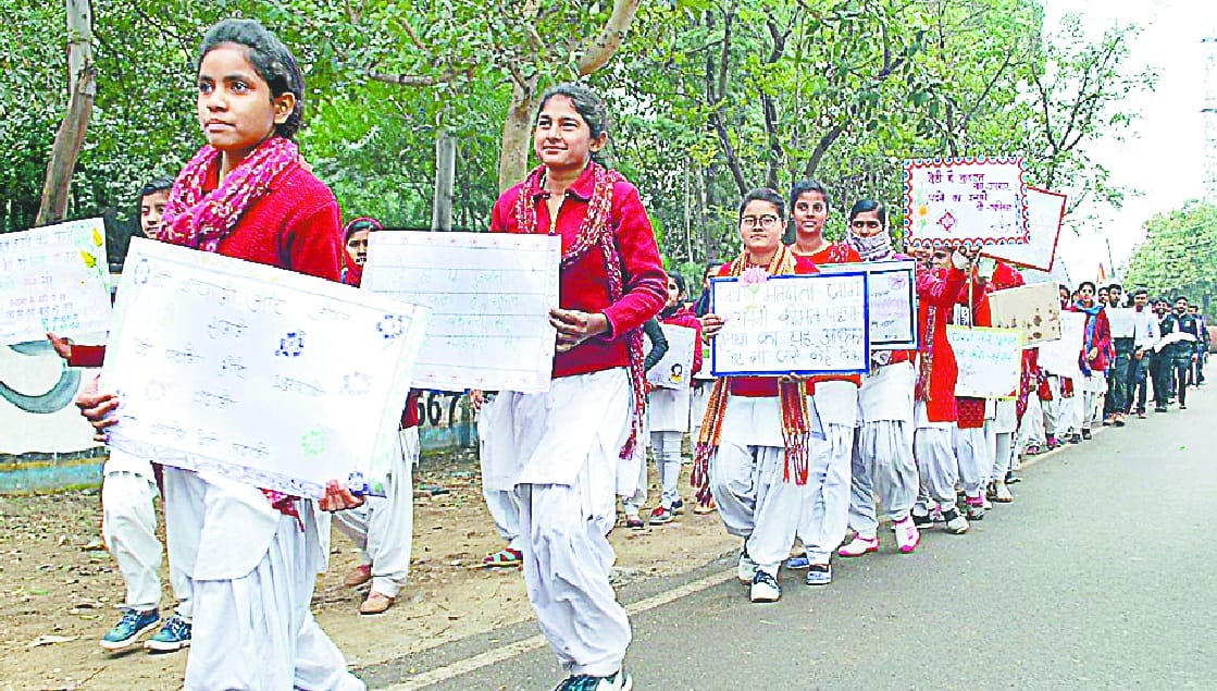 raaasyo shivir me nikaali jaagrukta raili