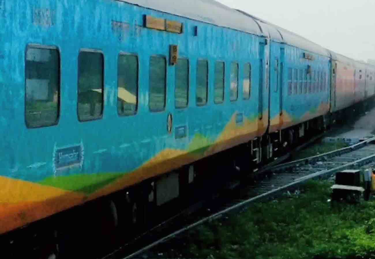 humsafar Express from kanpur to delhi