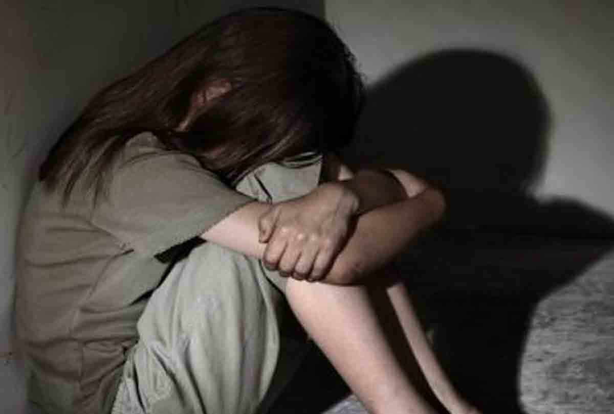 boy misdeed with seven year old girl