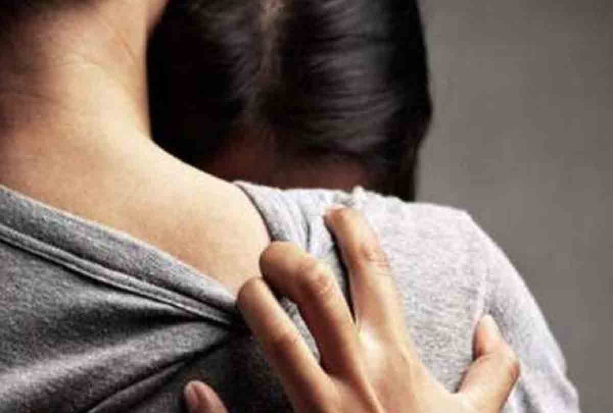 girlfriend boyfriend found in park and after some time girl dead