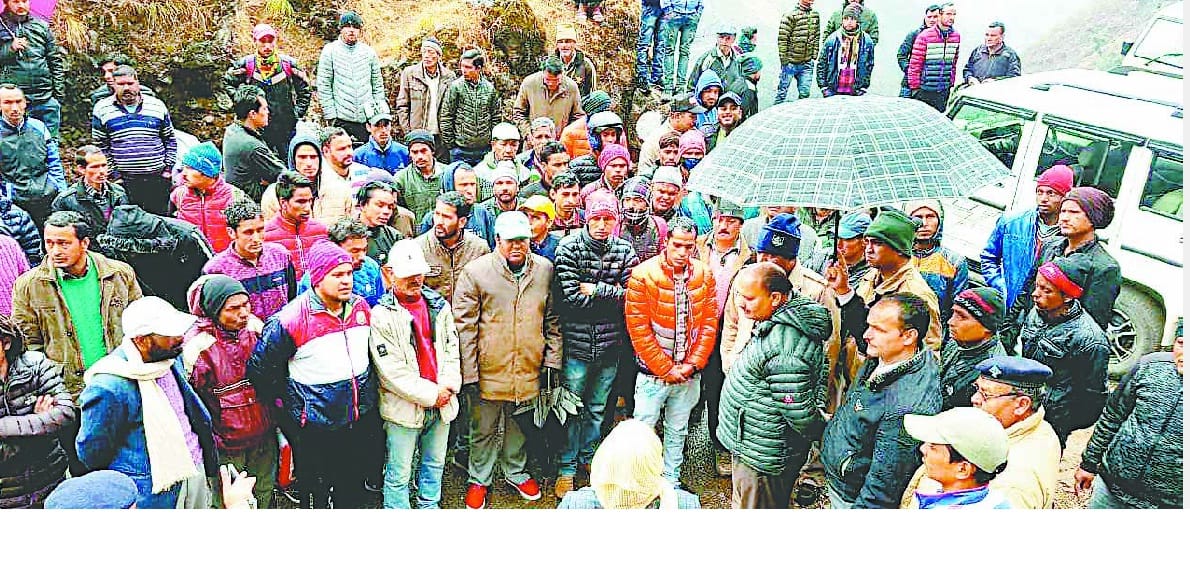 The people of Ranthi have applied to the NH on demand for road improvement.