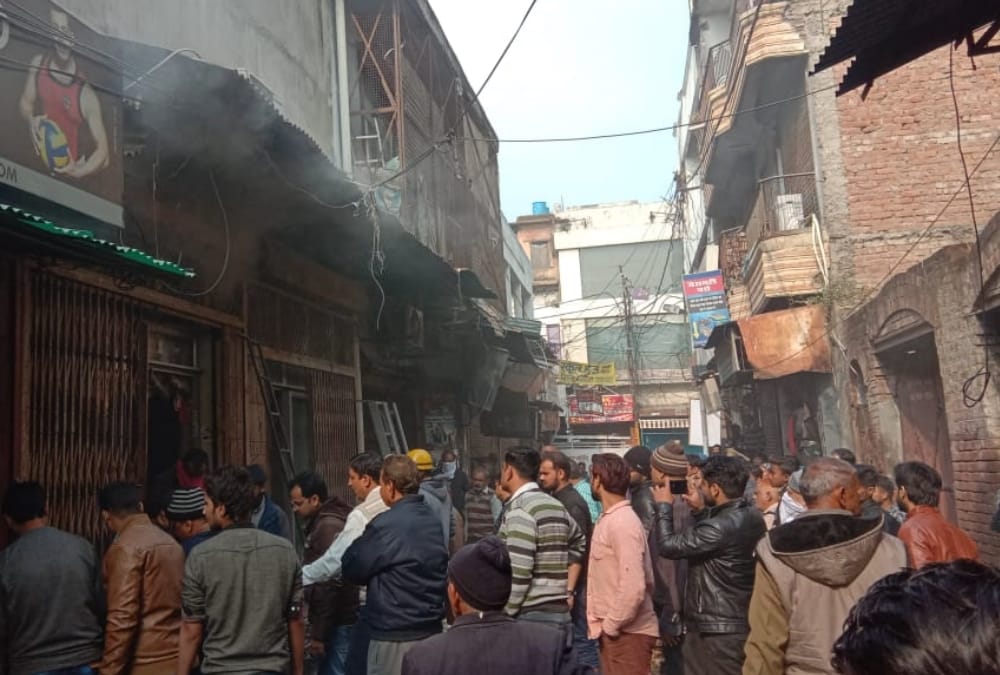 fire in a shop at aminabad people call fire brigade