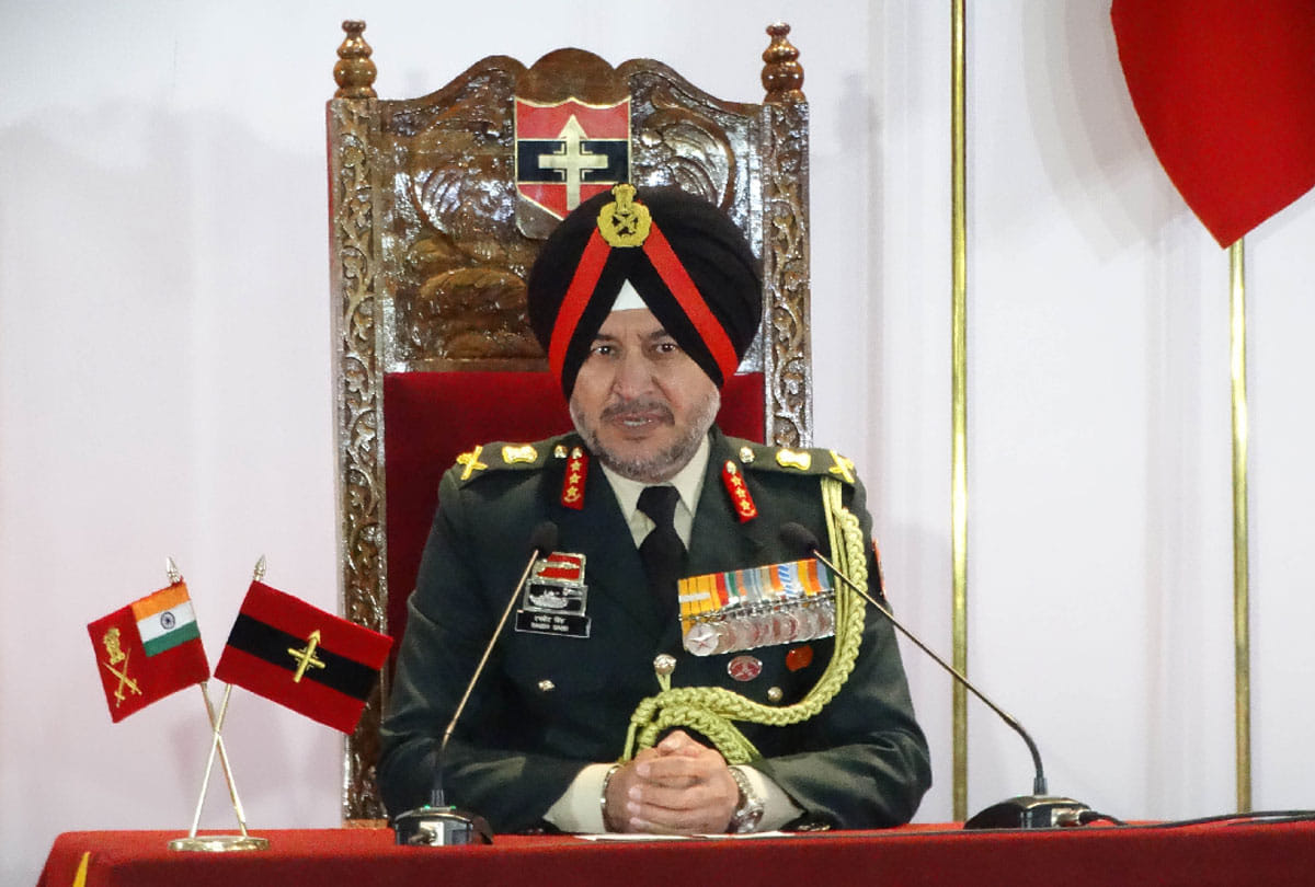 500 terrorists ready to infiltrate Line of Control,200-300 terrorists active in Kashmir:India Army