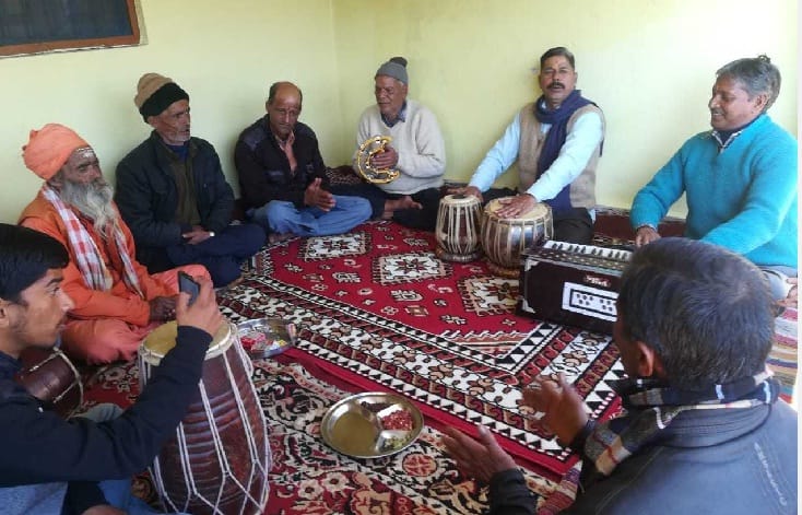 Nine layers of Chain Kanaiya Bansi playing in Bridges Galiyan