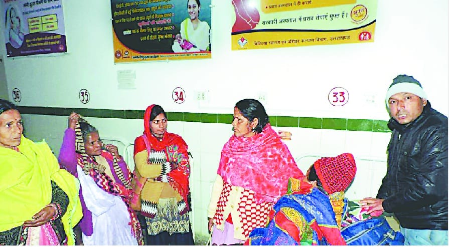 Pregnant Women Refer Due to Unavailability of Doctor, Protest