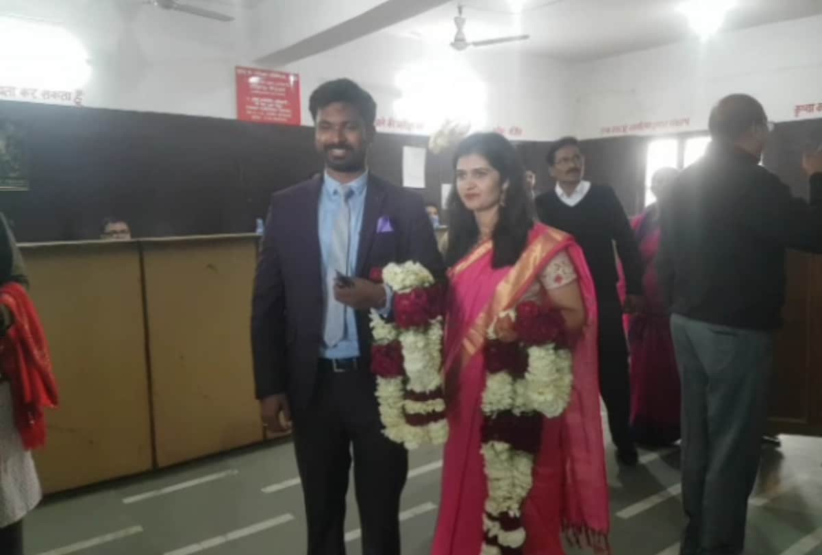 ias irs couple court marriage shows example of simplicity will spend saved money on poors welfare