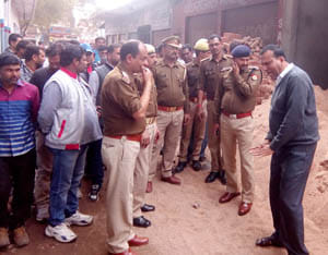 jamin ke bibad me bjp neta ke pita pr hamla