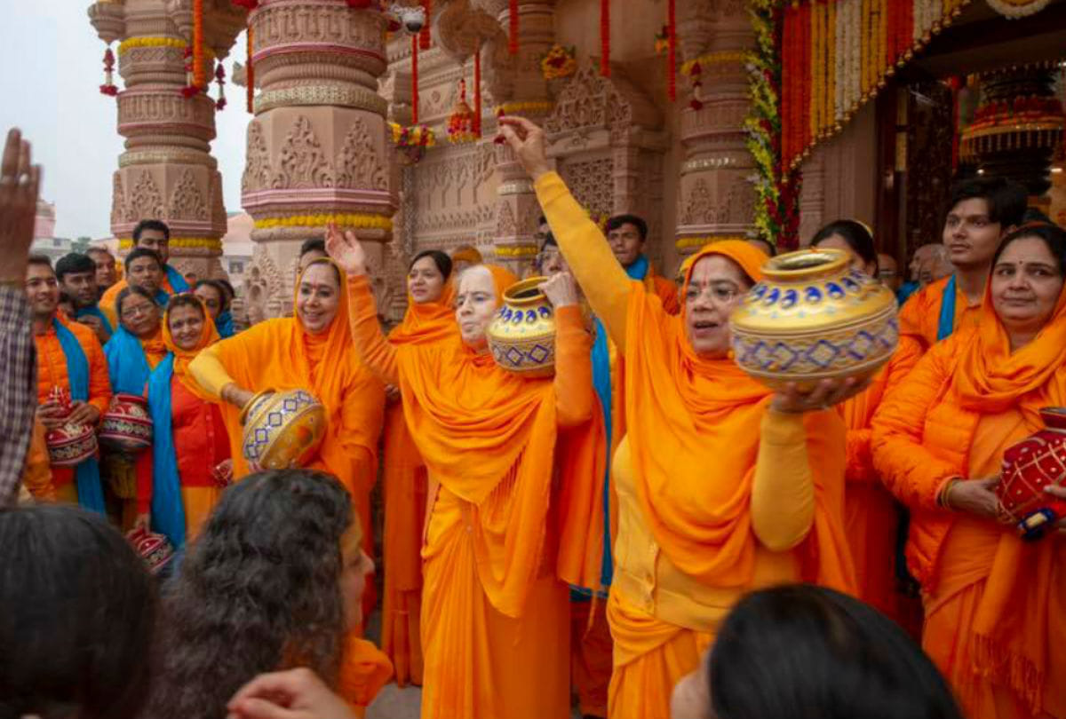 kirti mandir barsana kalash yatra