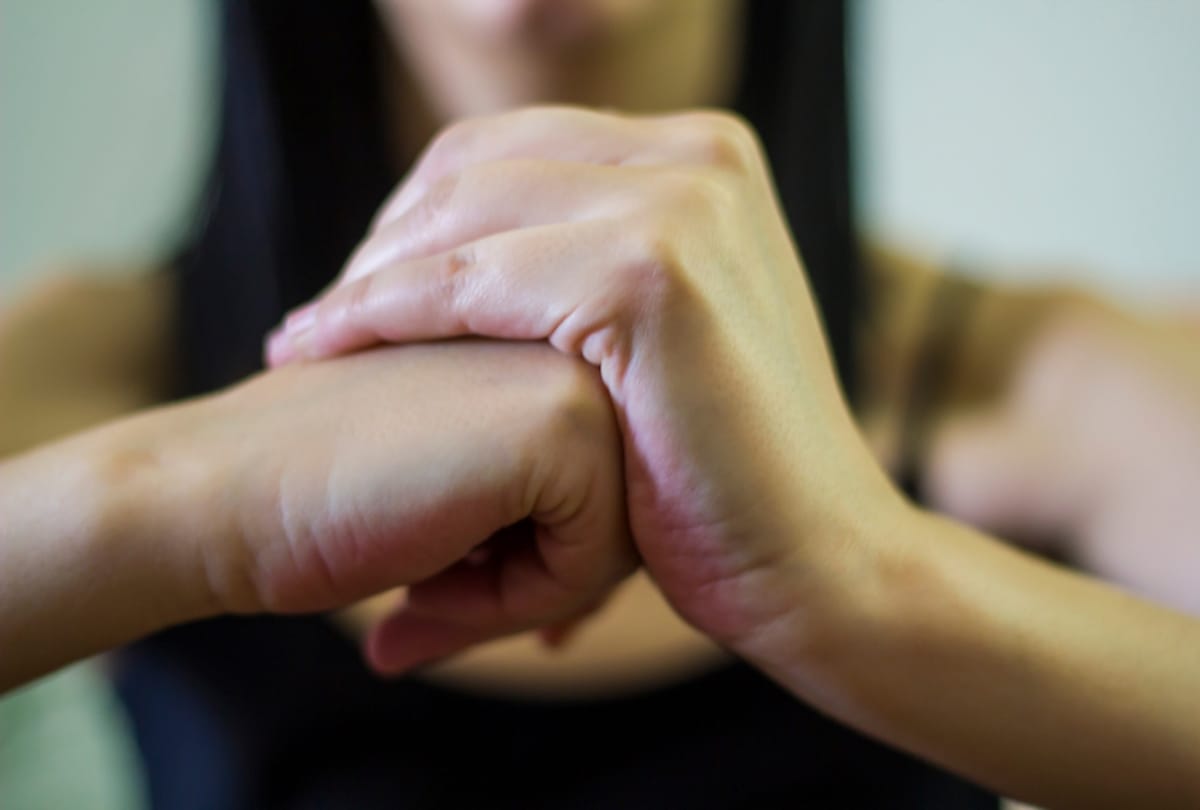 knuckle cracking effects on your hands and joints