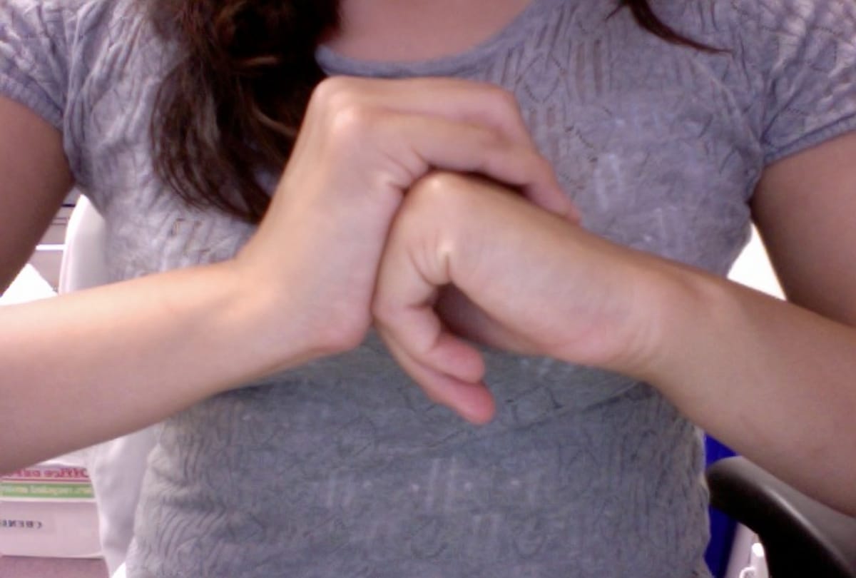 knuckle cracking effects on your hands and joints