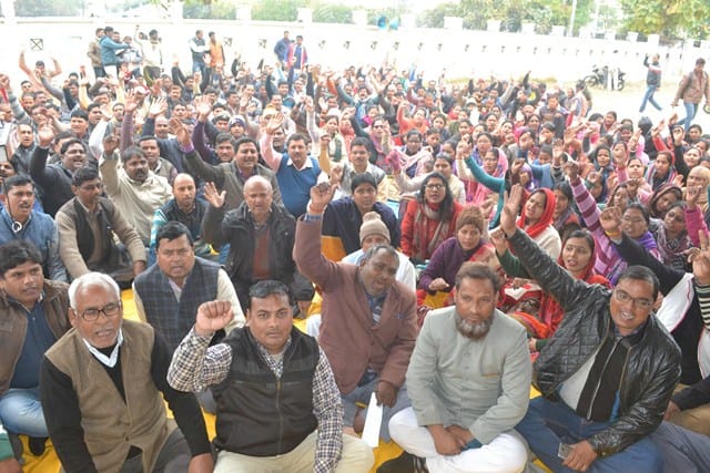 Locked locks on government offices, day-to-day demonstrations