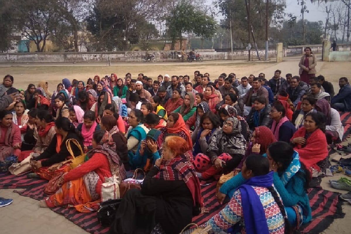 meerut: teachers and goverment employees on strike for old pension scheme in UP