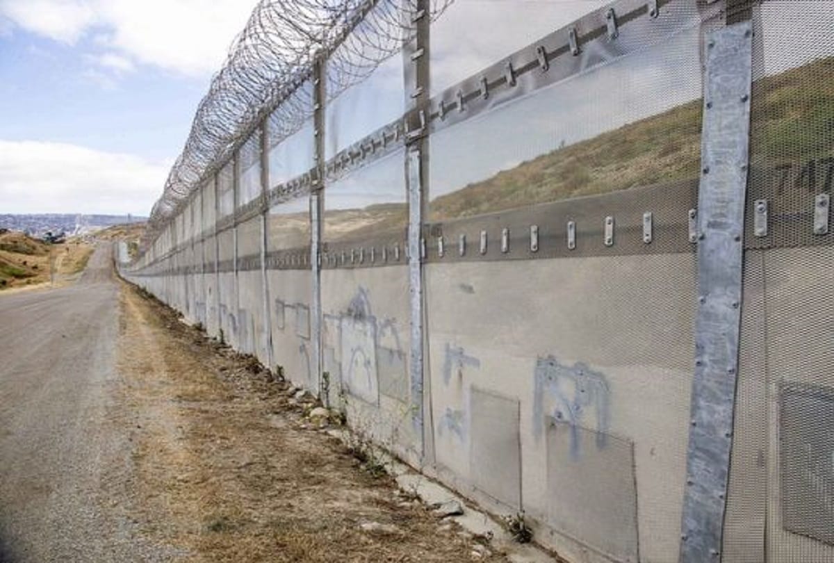 US to build 175-mile-long wall on Mexico border, Pentagon gives 26000 crores