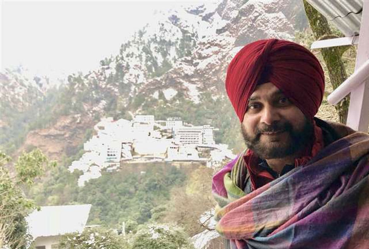 cricketer, politician and an actor navjot singh sidhu reached maa vaishno devi temple jammu kashmir