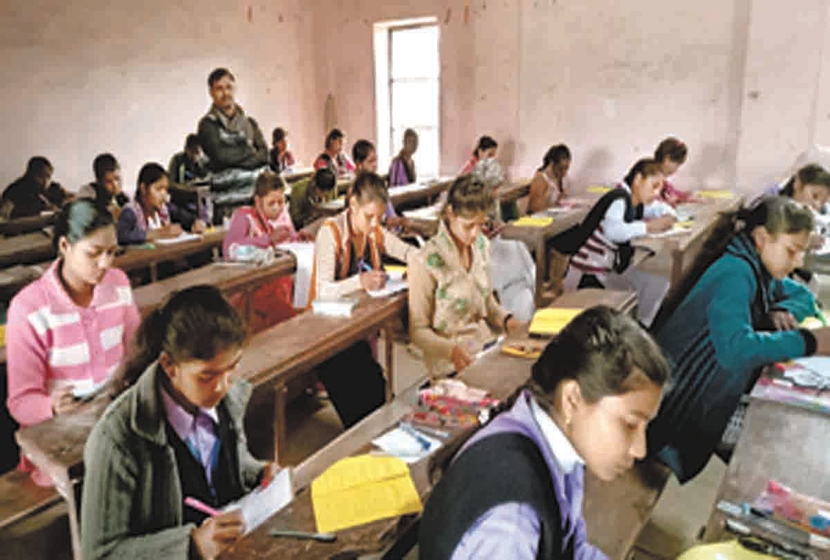 यूपी बोर्ड: पहले ही दिन 314 ने छोड़ दी परीक्षा