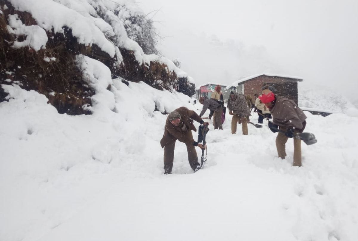heavy snowfall in himachal pradesh lahaul spiti chamba kullu shimla