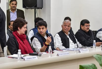 Rahul Gandhi, Priyanka gandhi in Congress Meeting Delhi to review preparations for Elections 2019