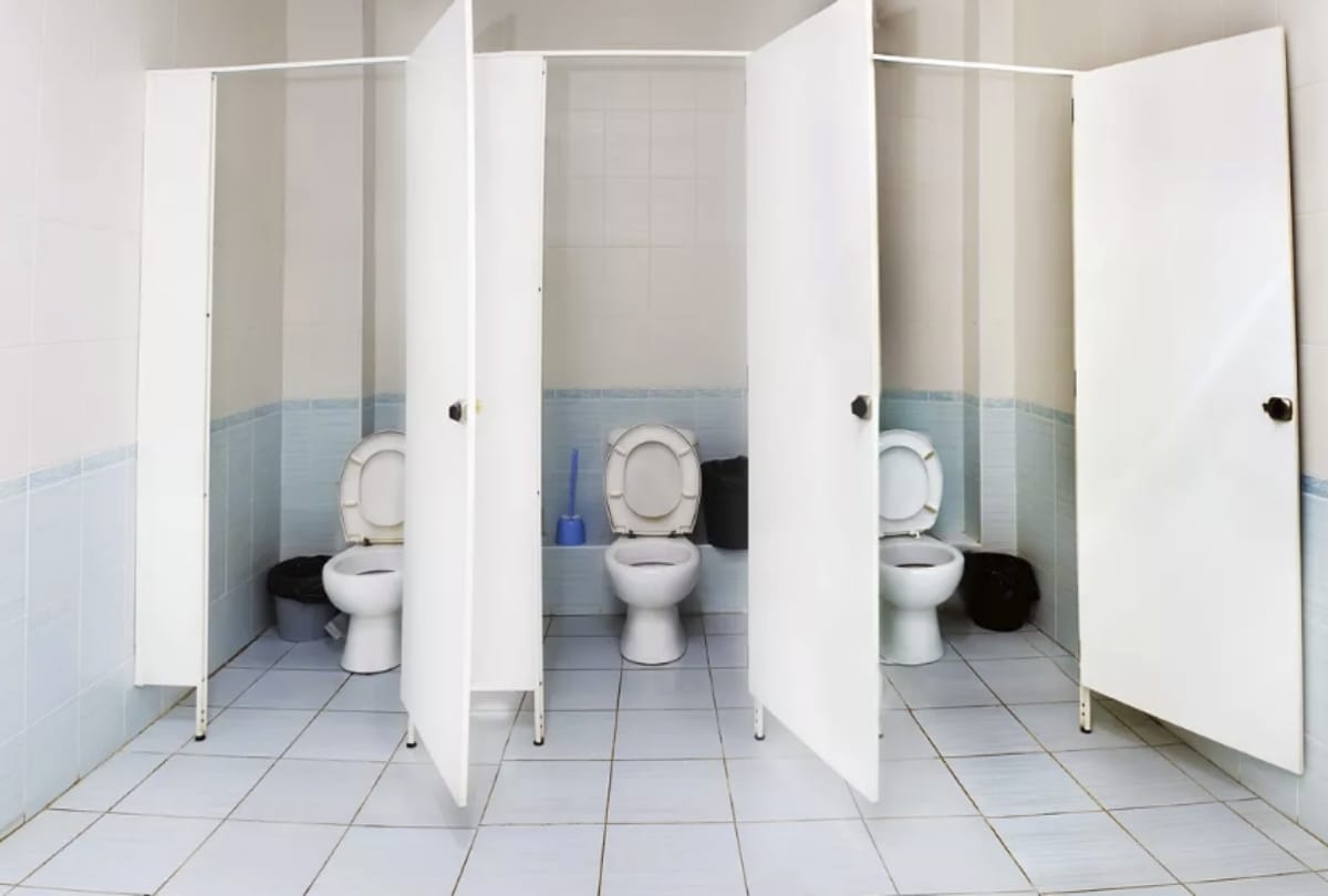 avoid uti women should apply these tips in public toilet