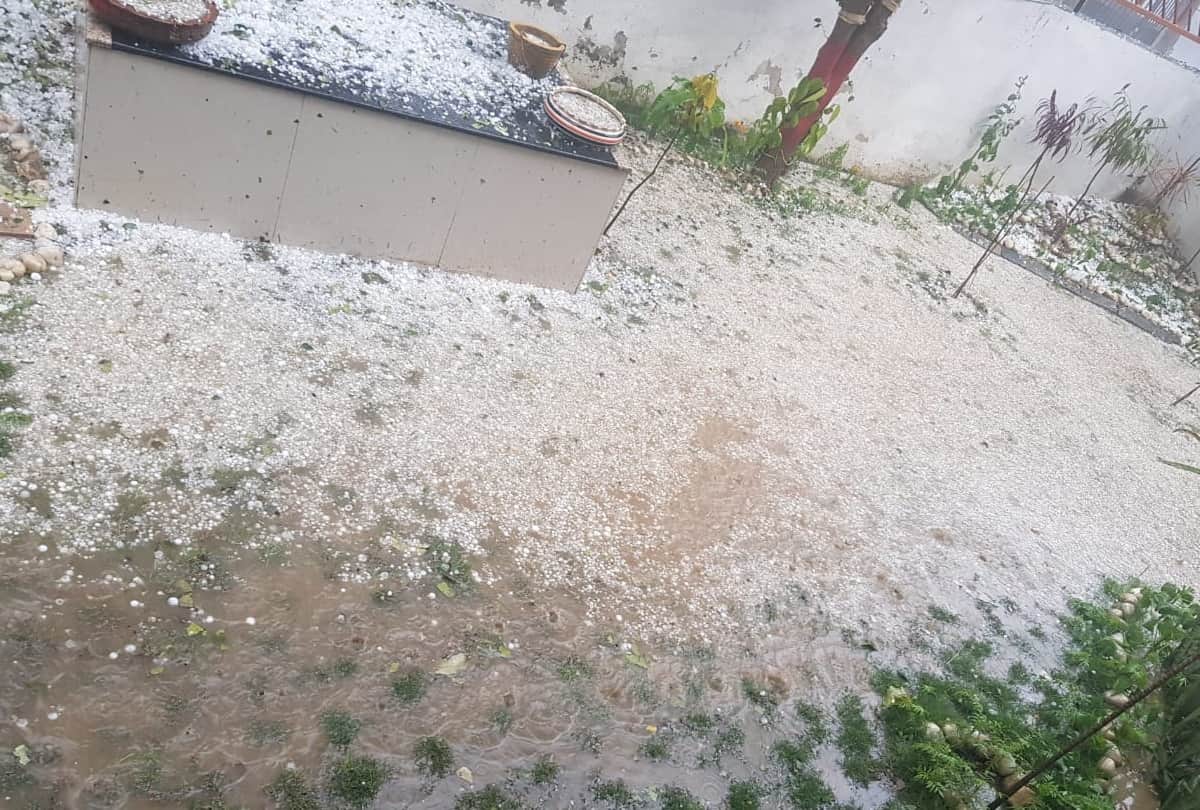 rain and hailstone lashes in parts of delhi ncr feels like snowfall all update