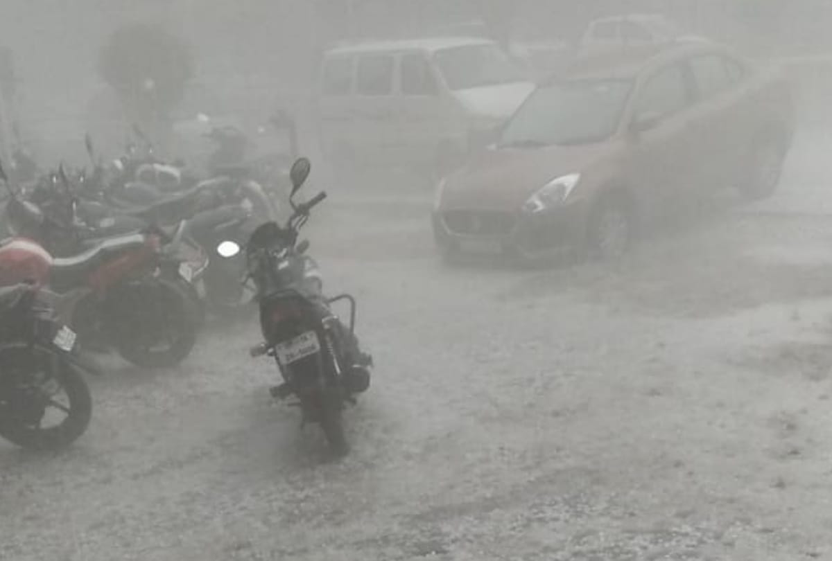 300 tourists stranded in Sikkim due to Cloud Burst in Sikkim