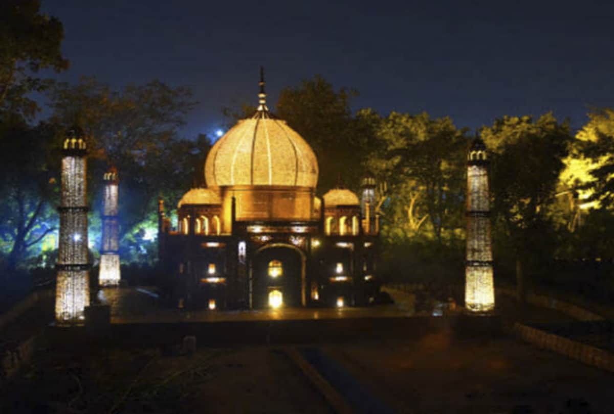 seven wonder of worlds replicas in delhi