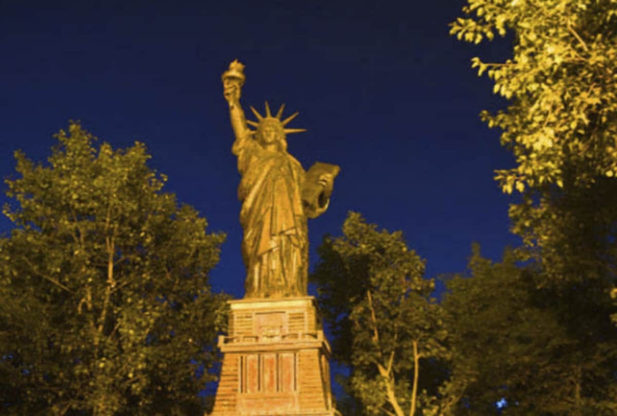 seven wonder of worlds replicas in delhi