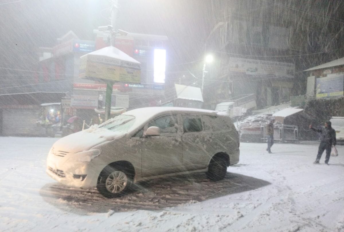 Four dhabas and bridges collapsed due to snow fall in Lahaul