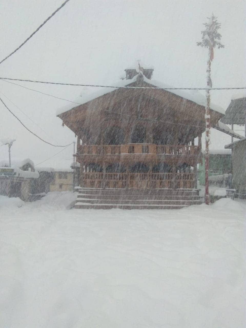 weather red alert in uttarakhand for next 24 hours snowfall photos