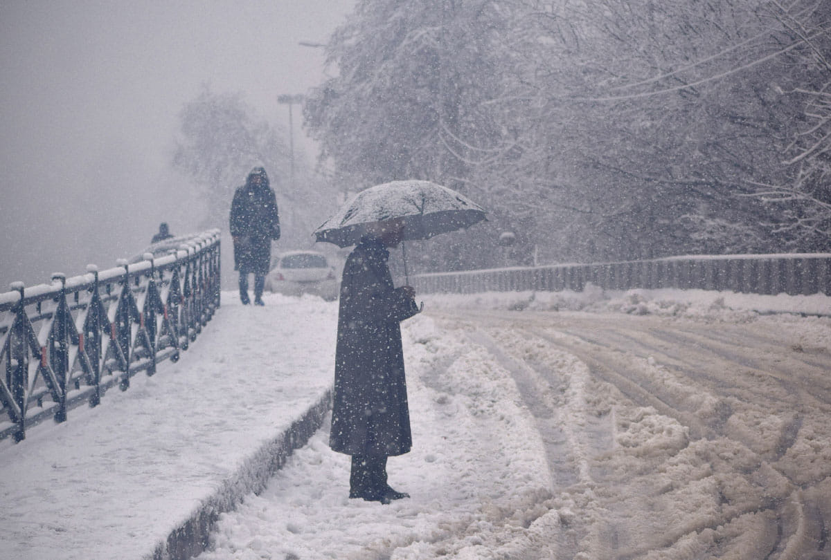 Snowfall in mountainous regions of Kashmir, change in mercury due to mood swings