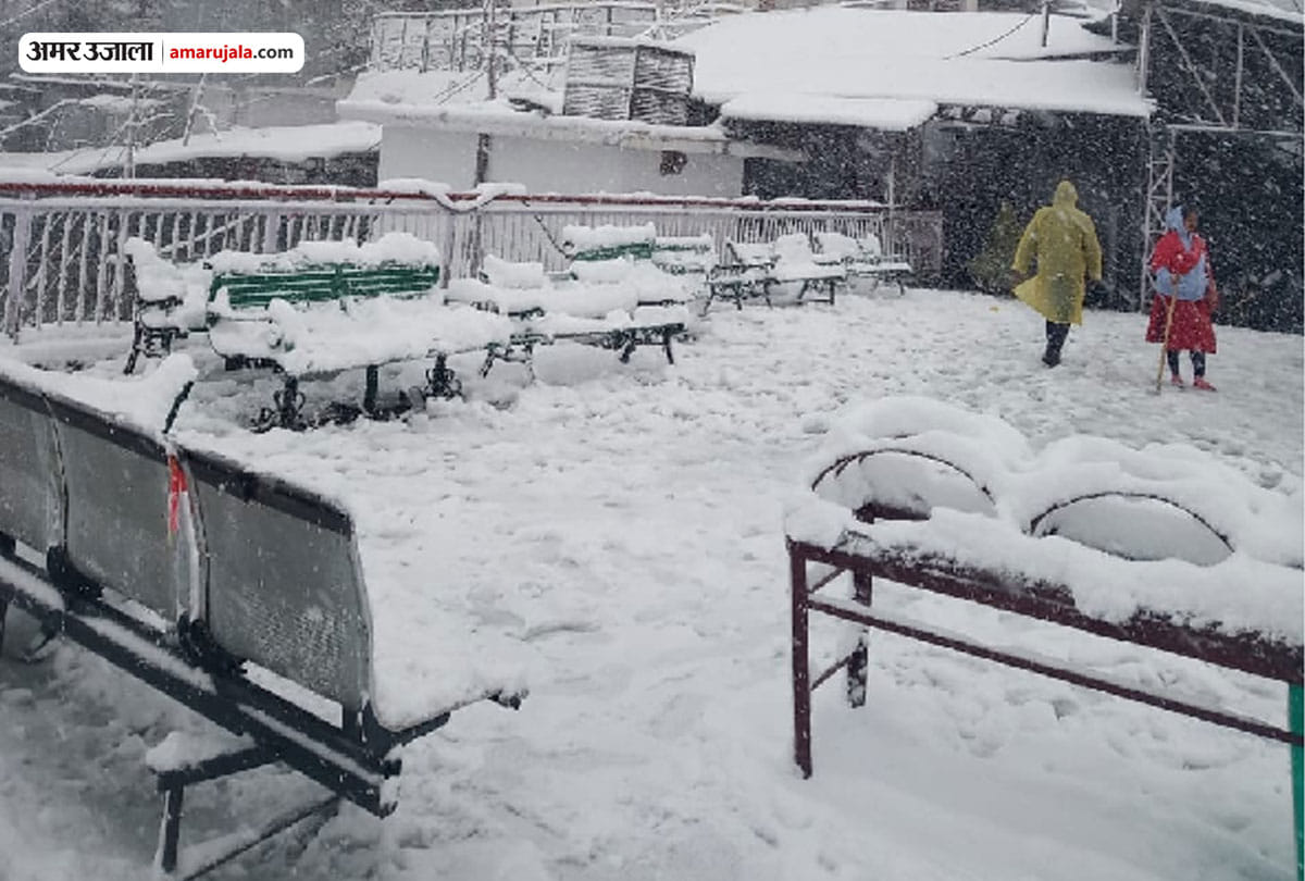 snowfall in maa vaishno devi katra bhawan jammu kashmir, helicopter sevices stopped