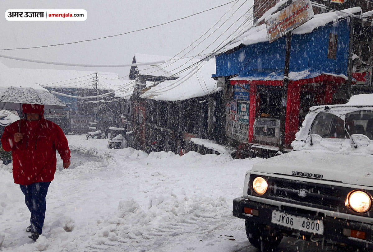 snowfall in maa vaishno devi katra bhawan jammu kashmir, helicopter sevices stopped