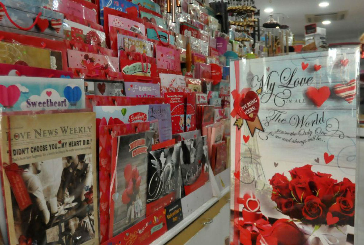 Valentine week gifts shops in agra