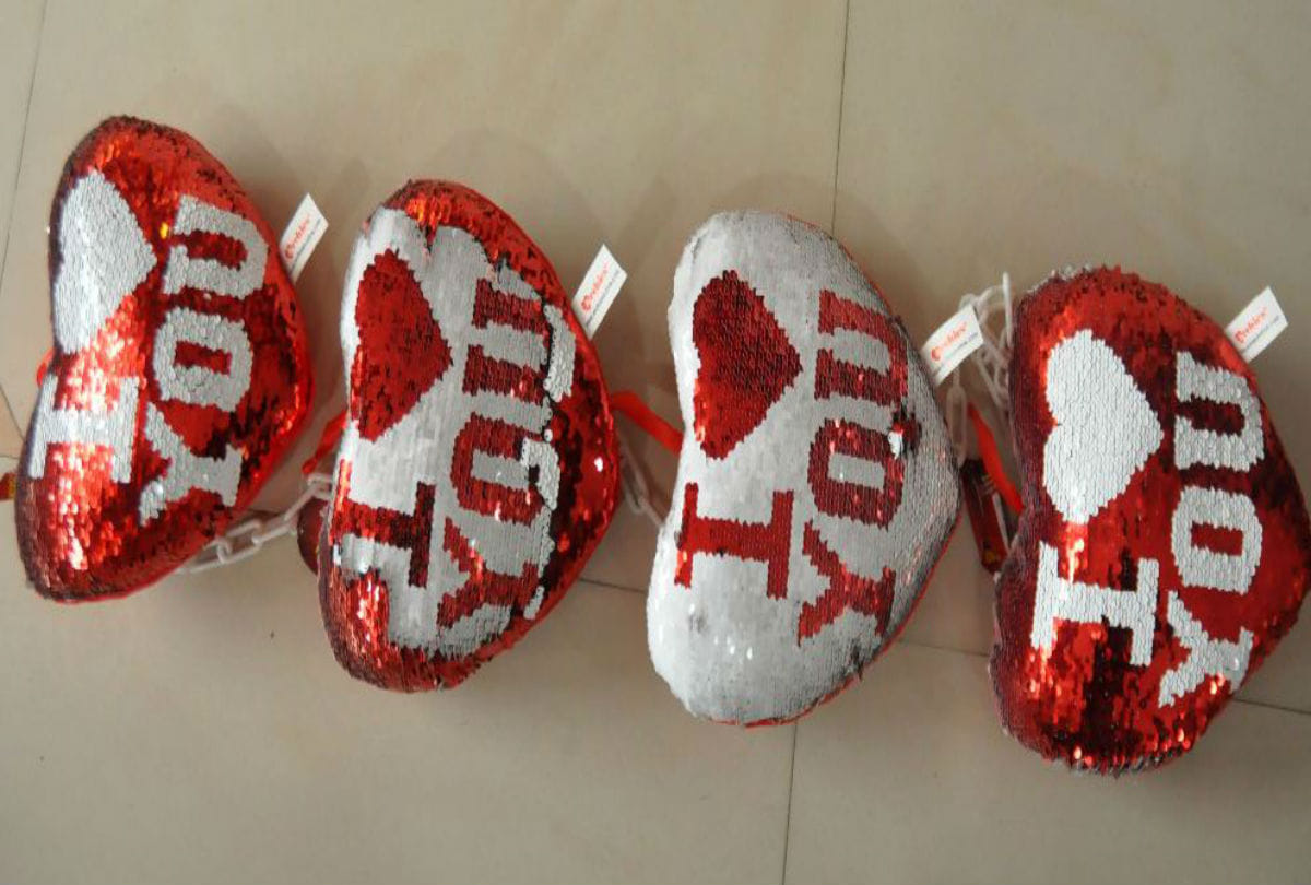 Valentine week gifts shops in agra