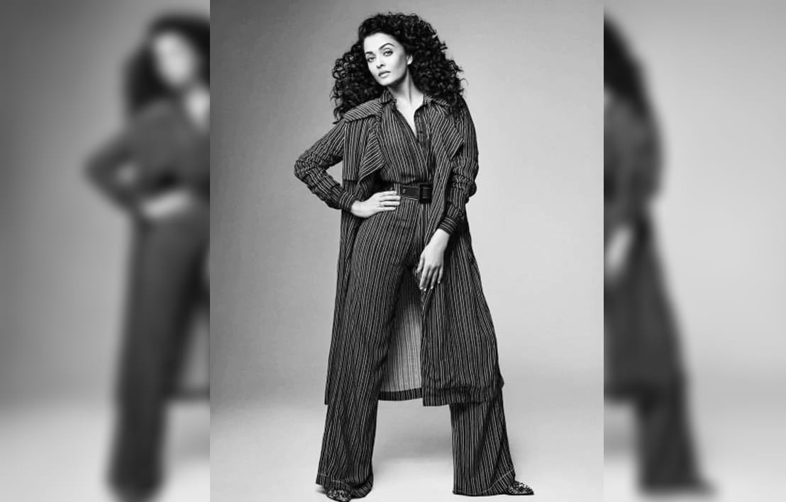 Aishwarya Rai looks gorgeous in curly hair