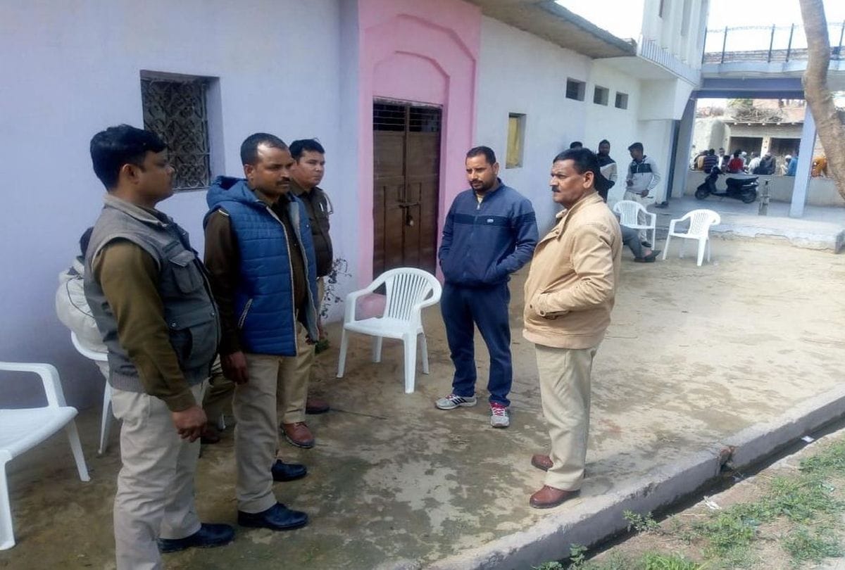 miscreants shot principal and looted house in mainpuri