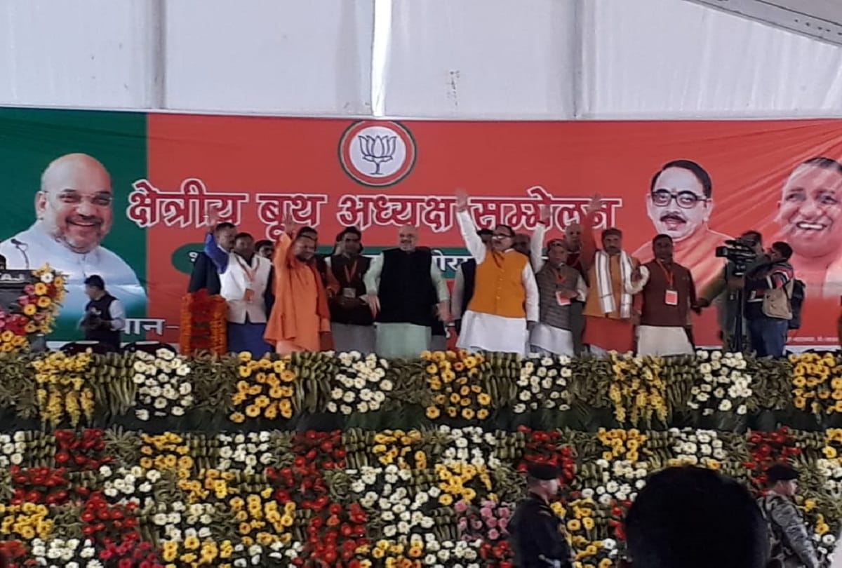 SP-BSP and Congress mix caste poison in country says yogi adityanath