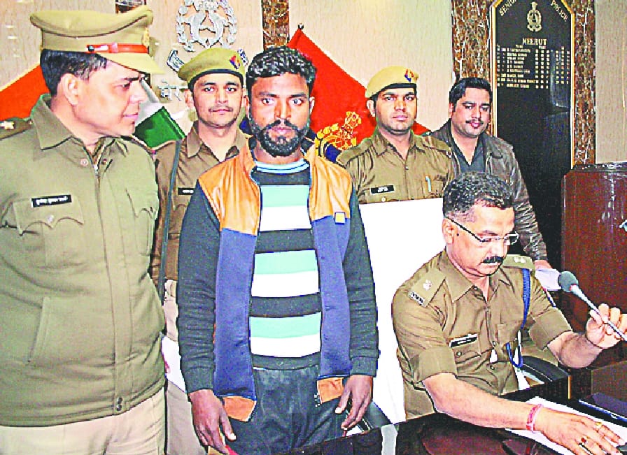 the wife is cut from the straw, sarendra in police station