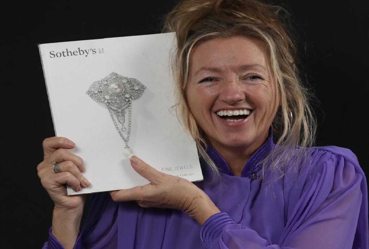Woman bought a Artificial diamond ring for rs 850 but after 33 years  the reality was very shocking