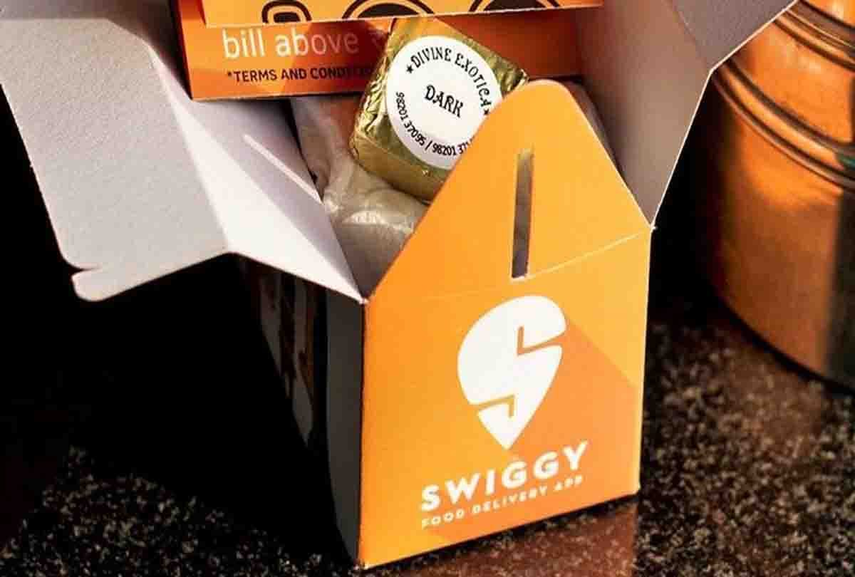 swiggy delivery boy eating food on the way