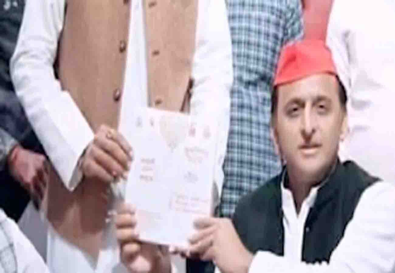 appeal on wedding card for vote akhilesh yadav