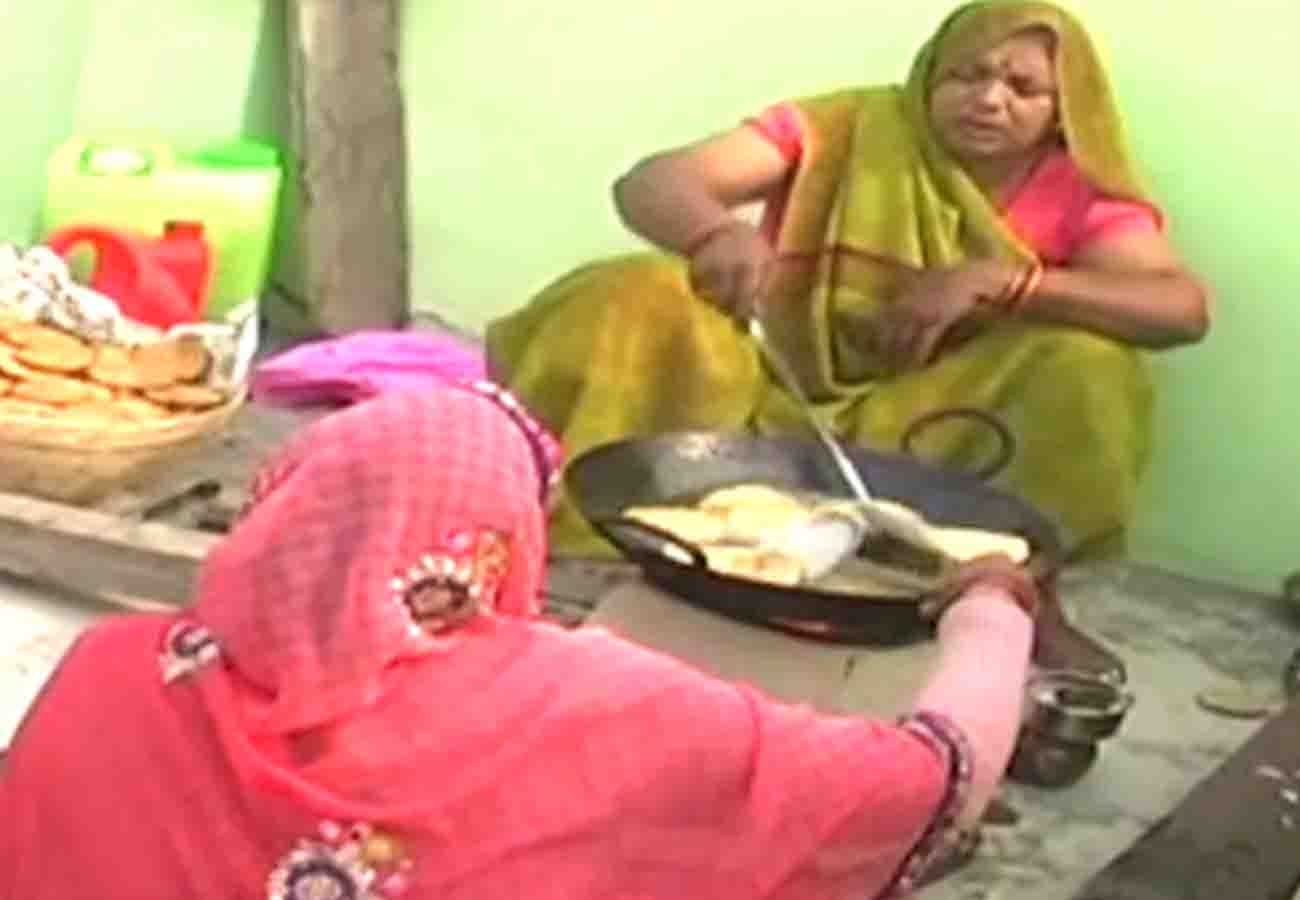 appeal on wedding card for vote akhilesh yadav