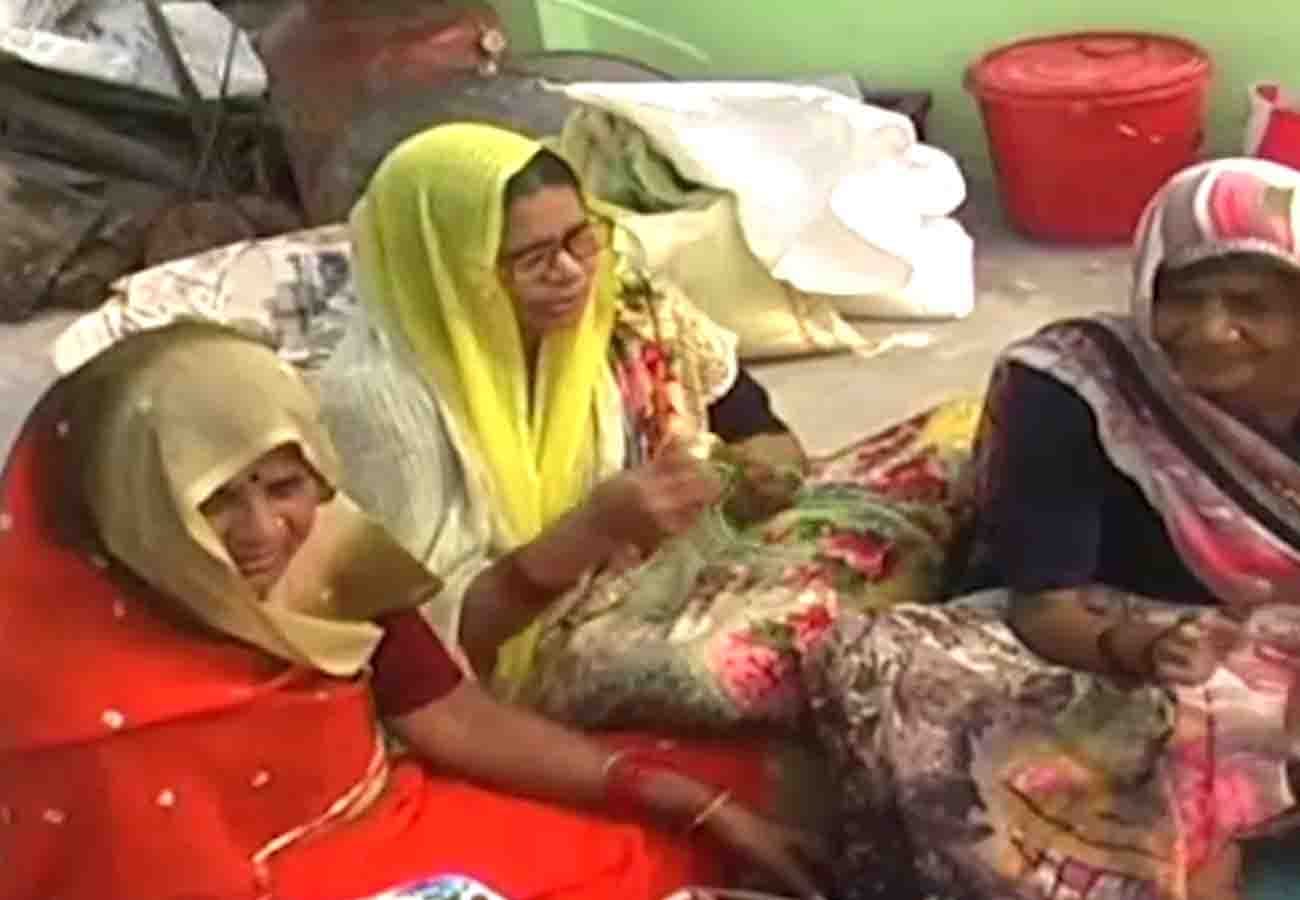 appeal on wedding card for vote akhilesh yadav