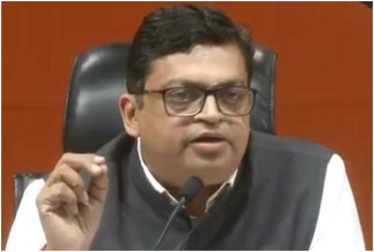 BJP Goapl agarwal questions congress rahul gandhi over rafale deal price sc nirmala sitharaman