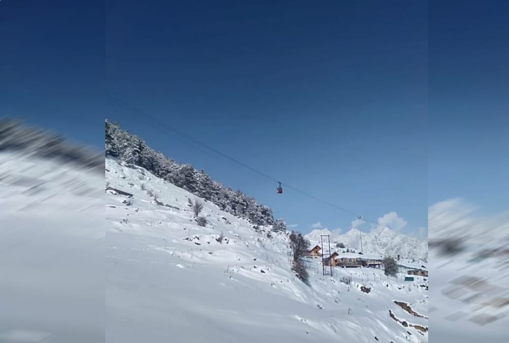 Snowfall record broken in auli uttarakhand 200 village covered  see photos