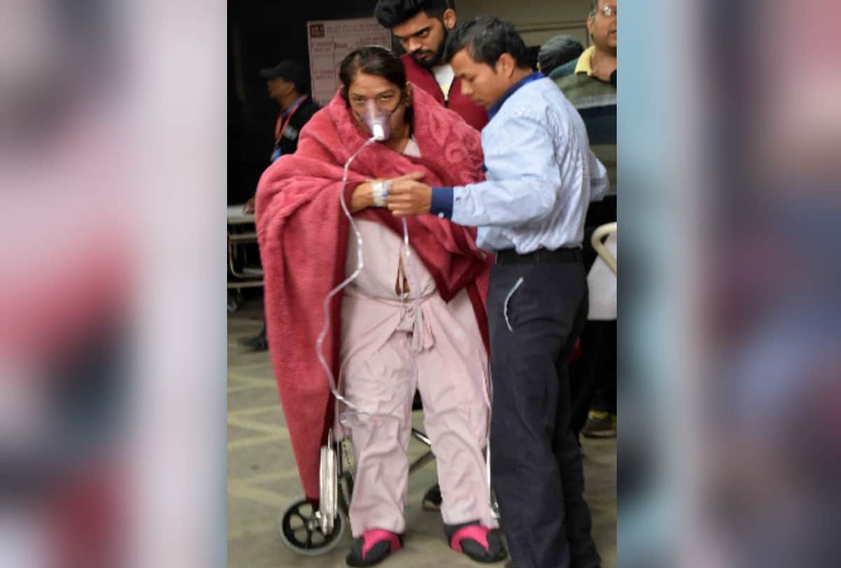 fire in metro heart hospital its license was renewed in 2017 glass was broken by fire cylinder