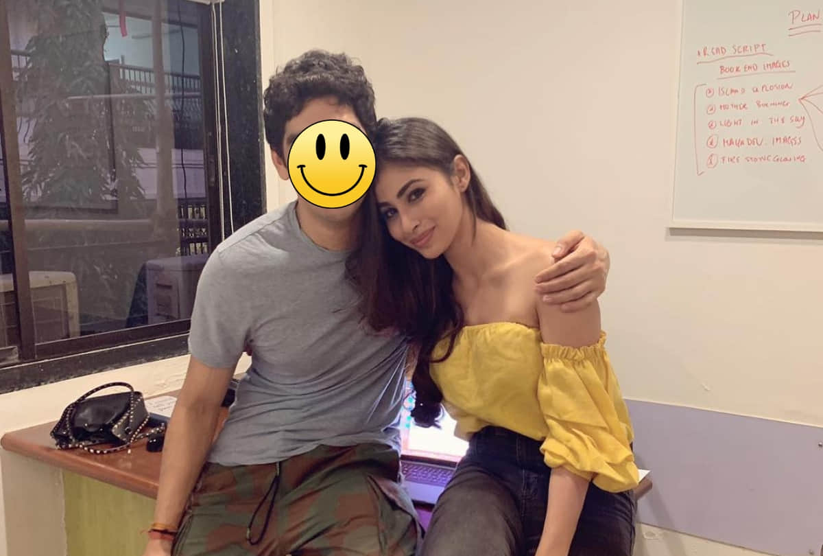 mouni roy share a picture with Brahmastra Director Ayan Mukerji and show her love for him